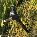 Tangoo Keramik-Vogel Elster auf Holz hängend | TA-61124